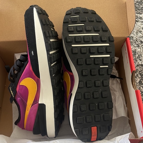 Like new Nike Waffle Trainer - Picture 4 of 4